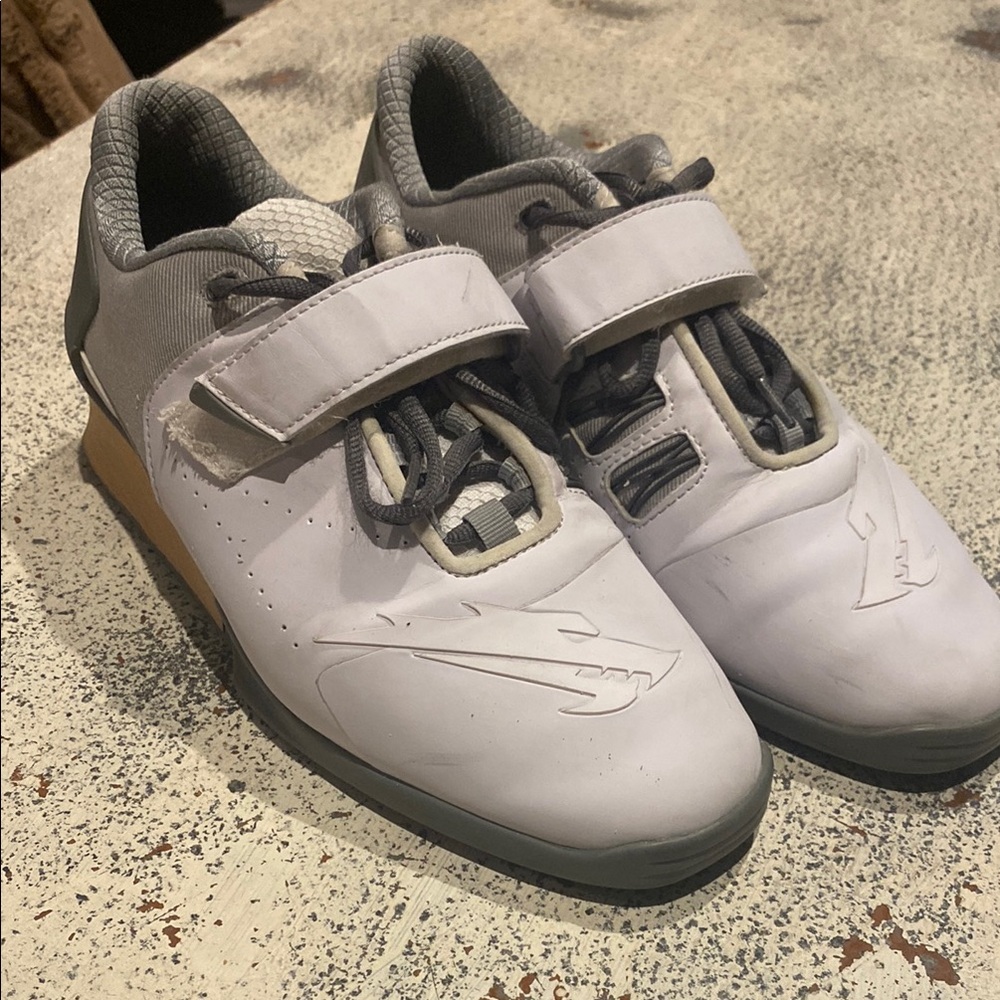 Velaasa lifting shoes mens 8, women’s 9.5